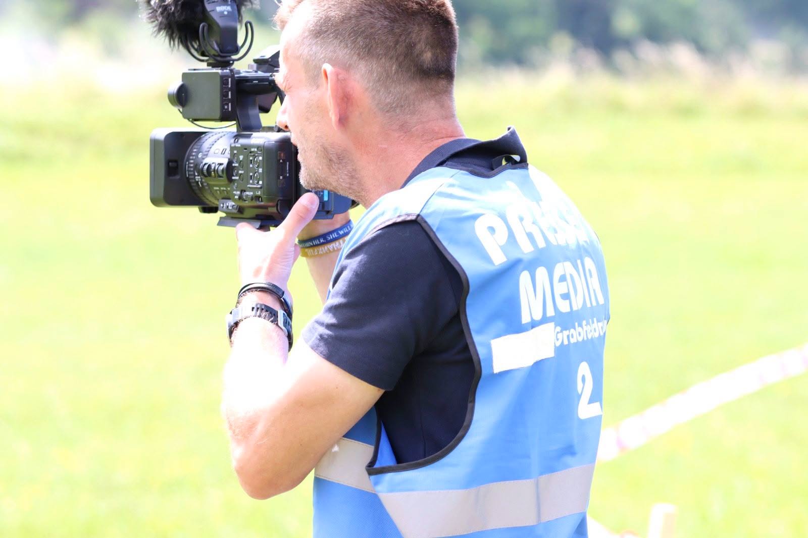 Medienproduktion Alexander Boppert mit TV-Kamera